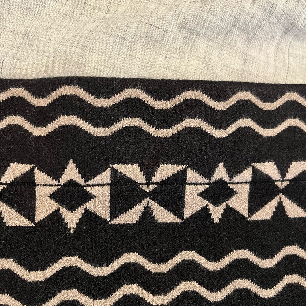 Krimson Klover Black and Tan Patterned Knit Skirt - Picture 4 of 5